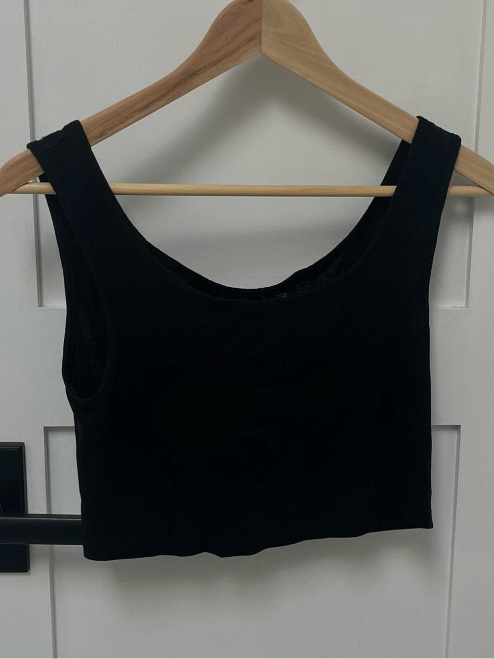Black cropped tank